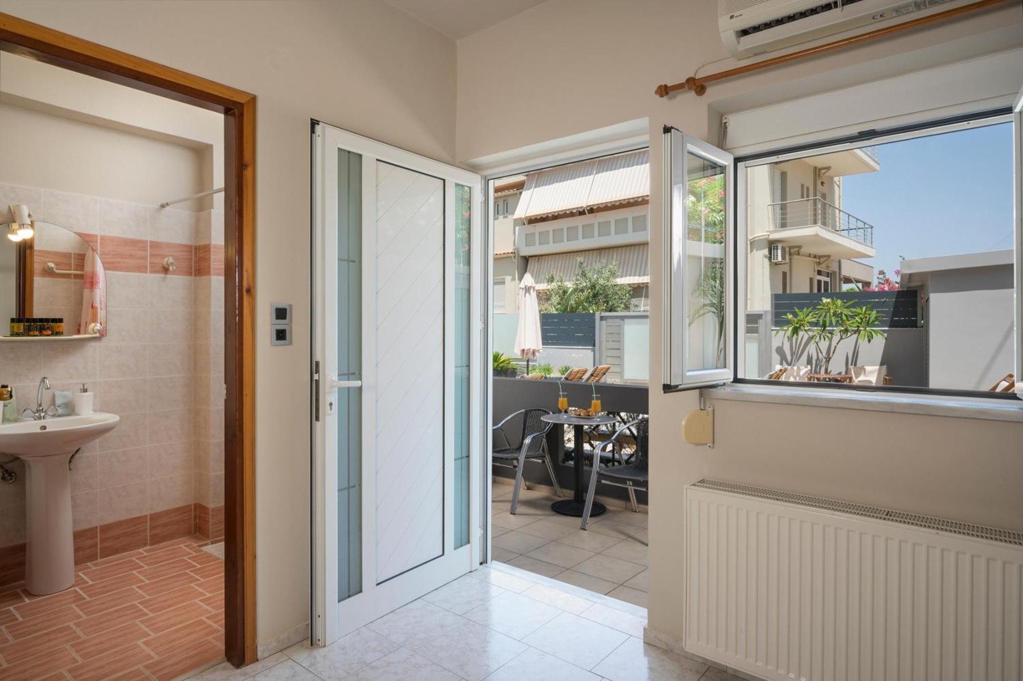 Sun Ray Luxury Apartments Agia Marina  Phòng bức ảnh