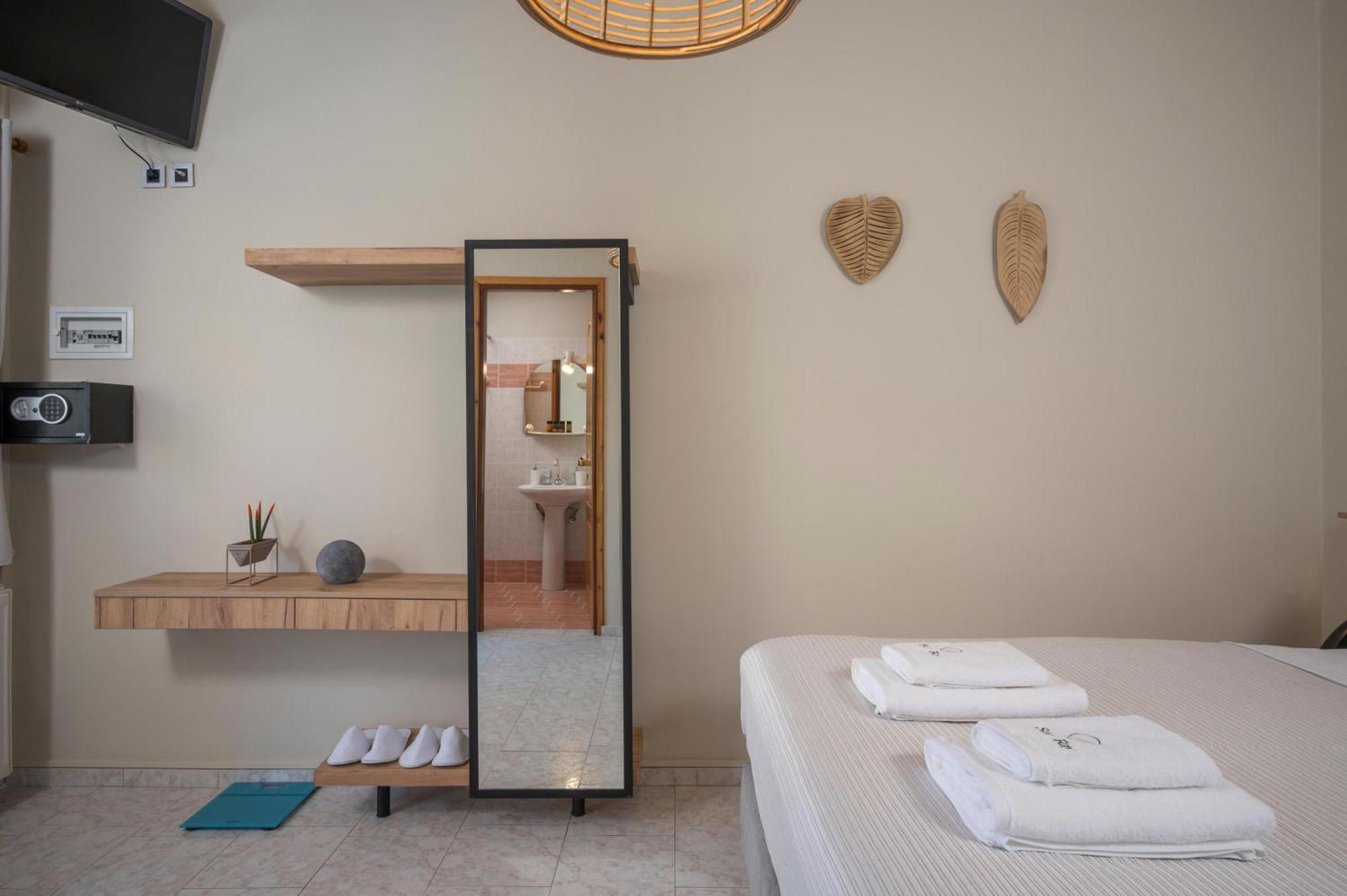 Sun Ray Luxury Apartments Agia Marina  Phòng bức ảnh