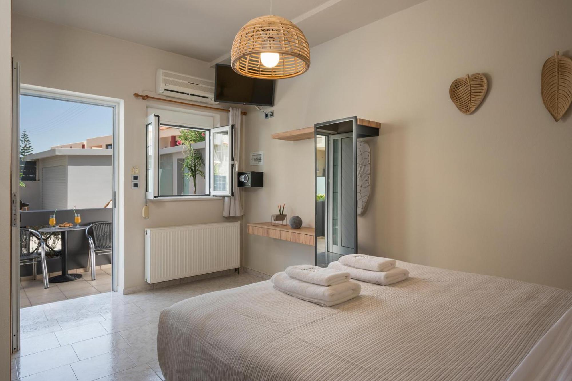 Sun Ray Luxury Apartments Agia Marina  Phòng bức ảnh