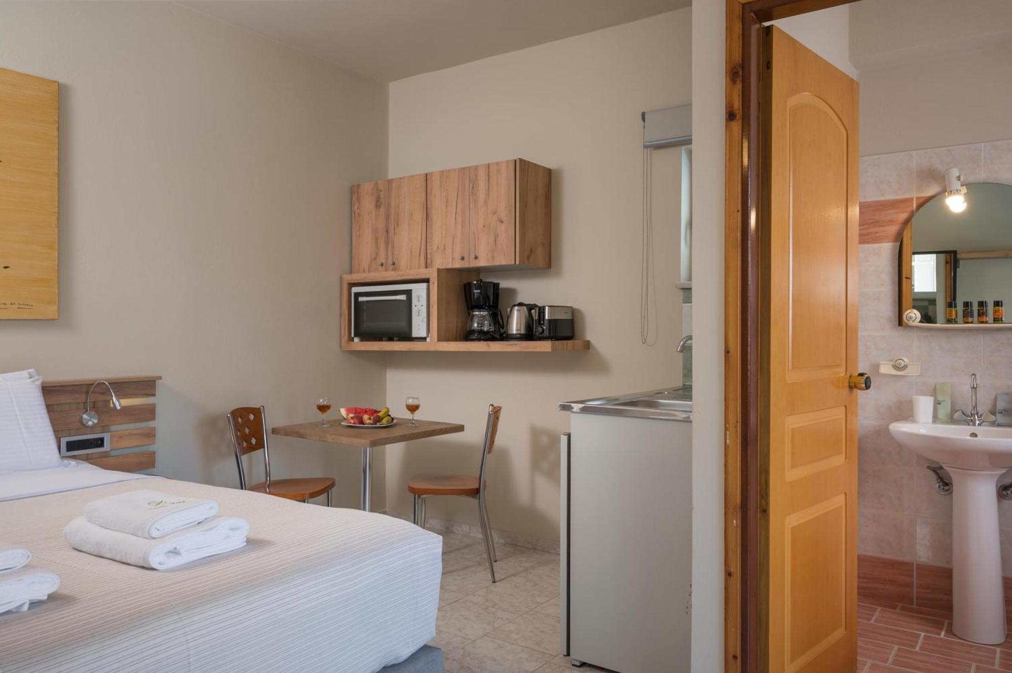 Sun Ray Luxury Apartments Agia Marina  Phòng bức ảnh