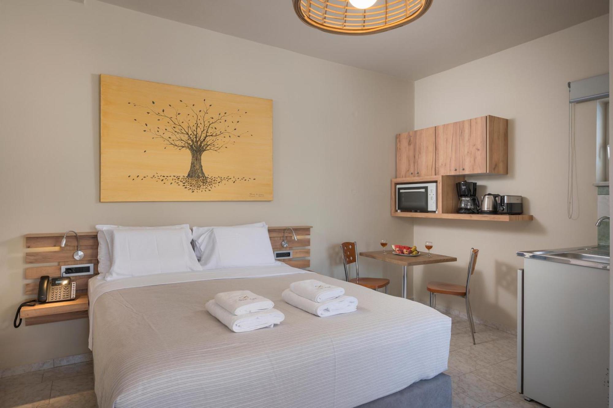 Sun Ray Luxury Apartments Agia Marina  Phòng bức ảnh