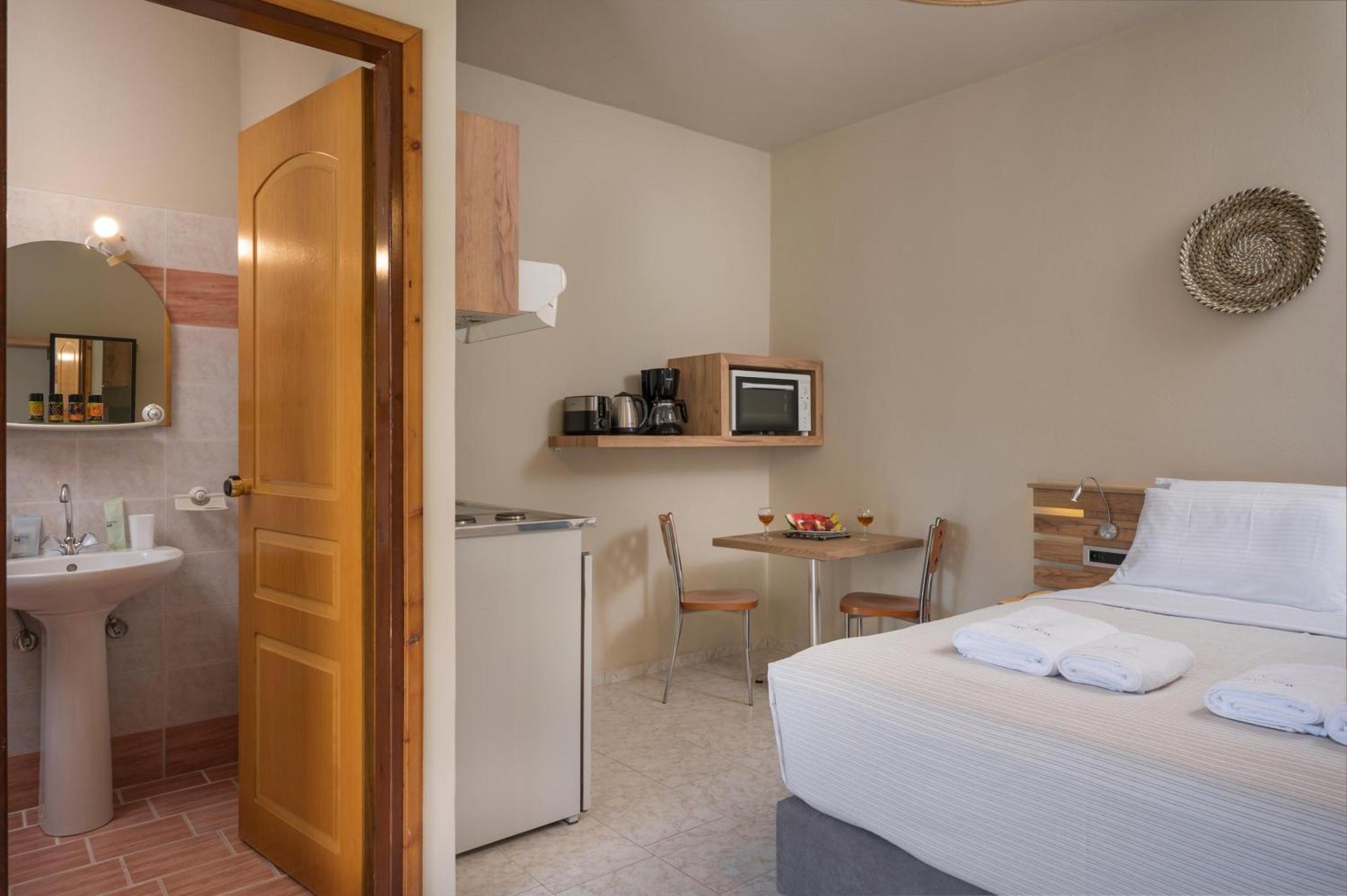 Sun Ray Luxury Apartments Agia Marina  Phòng bức ảnh