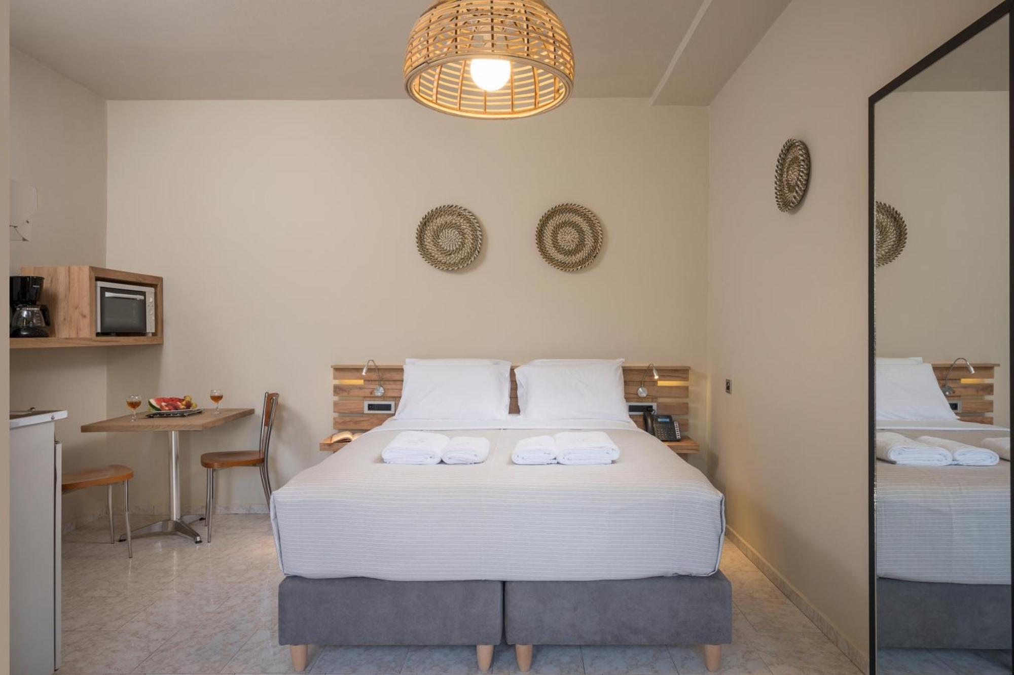 Sun Ray Luxury Apartments Agia Marina  Phòng bức ảnh